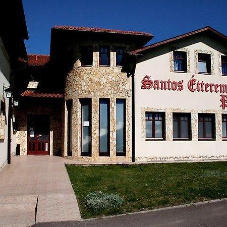 Santos Étterem és Panzió Palotas Exterior foto