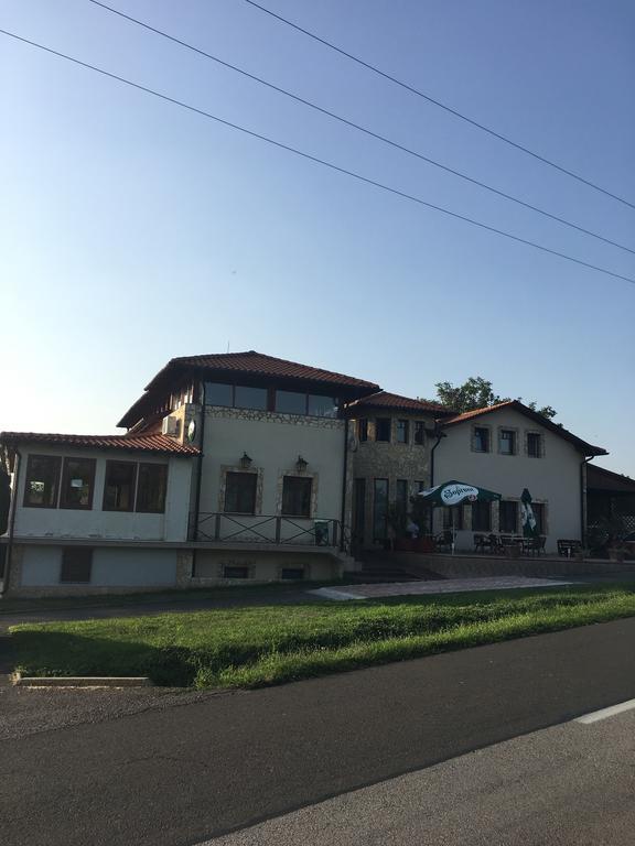 Santos Étterem és Panzió Palotas Exterior foto